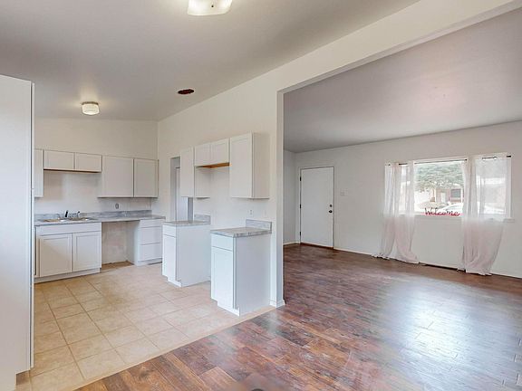 2nd image of 709 Jefferson Ave