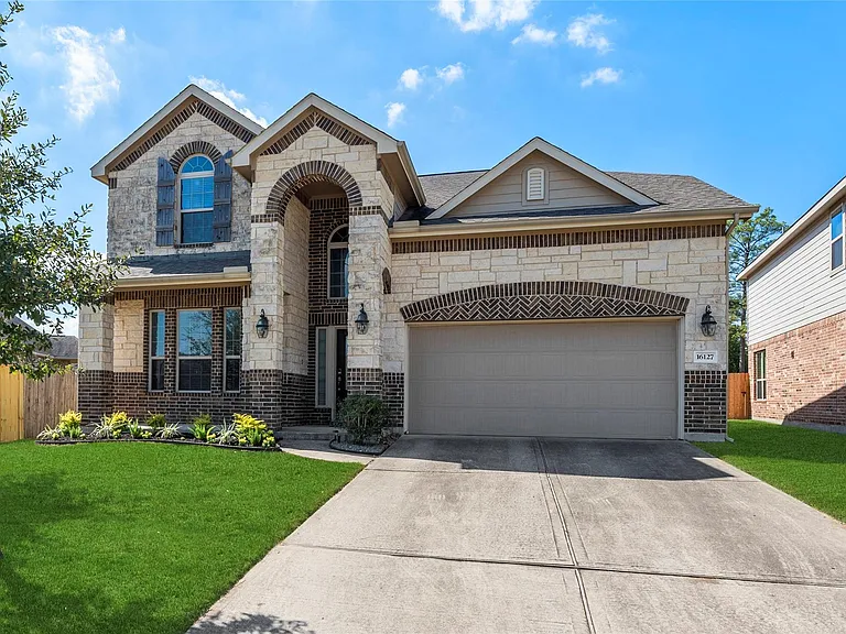 16127 Fairway Creek Cir — Photo 2