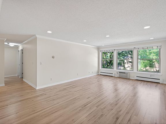 5th image of 821 Douglas Ave APT 204