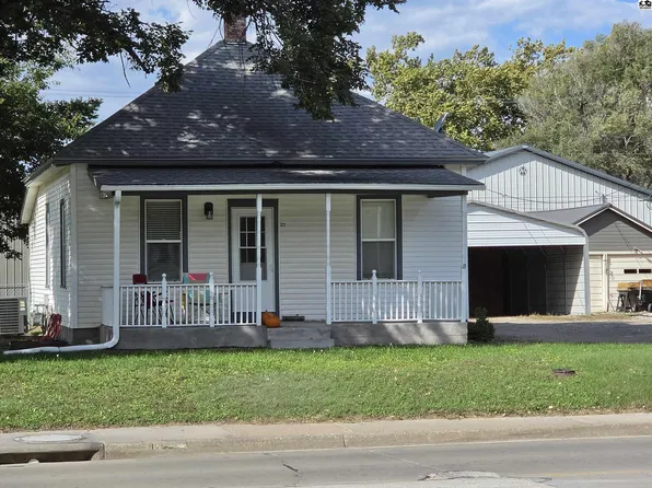 321 N Harrison St, Lindsborg, KS 67456