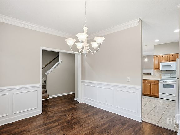 5th image of 108 Coach House Square