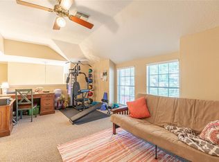 1110 Woodchase Dr, Pearland, TX 77581