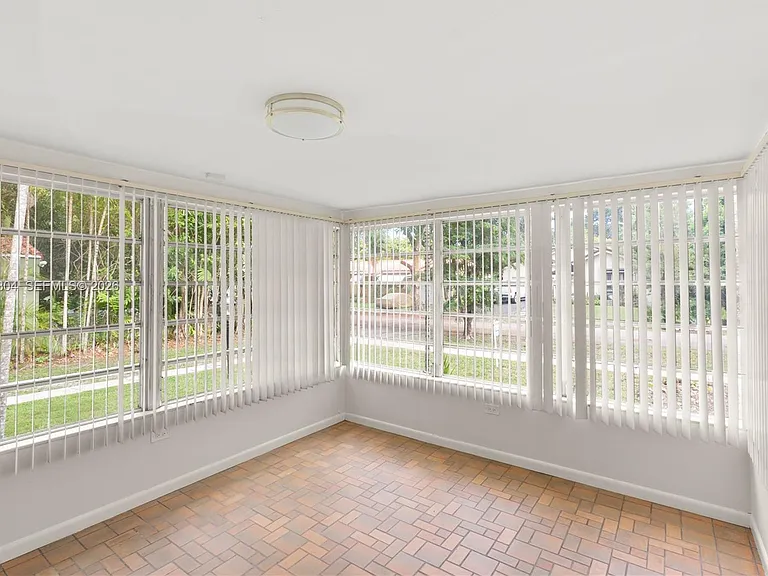 1431 Algeria Ave — Photo 13