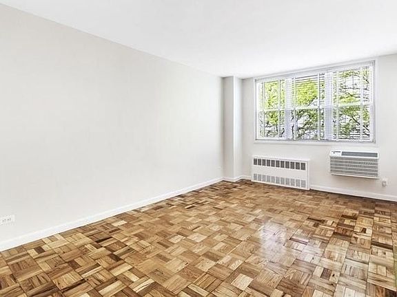 4th image of 222 E 19th St APT 6G