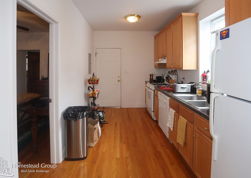 1st image of 3302 N Leavitt St #2nd