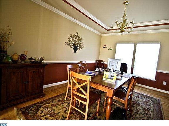 4th image of 15 Chestnut Dr