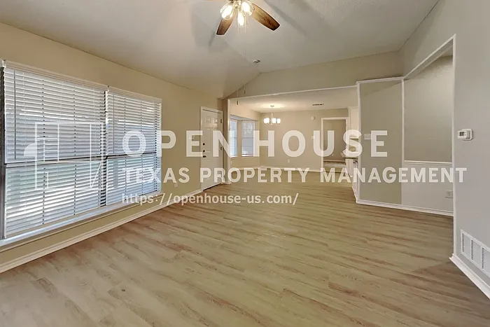 1228 Windy Meadows Dr — Photo 3