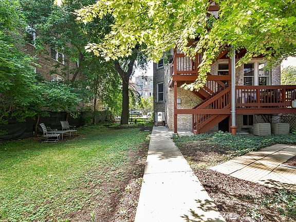 3rd image of 1431 N Maplewood Ave