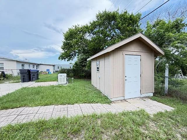 4445 Darden Ave — Photo 4