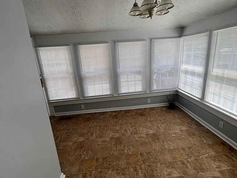 213 W Church St #B — Photo 9
