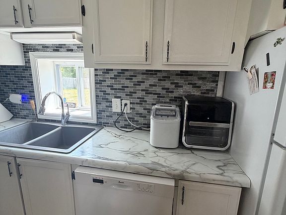 3rd image of 253 Bendon Rd