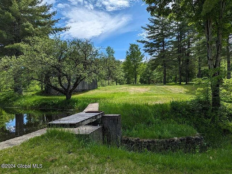 4th image of 123 Hogback Road