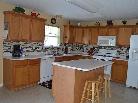 3rd image of 5416 Montavia Ln