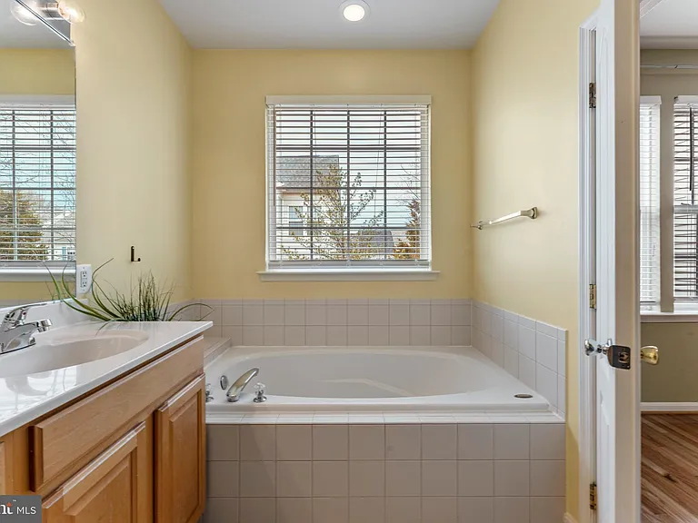 6002 Saint Hubert Ln — Photo 18