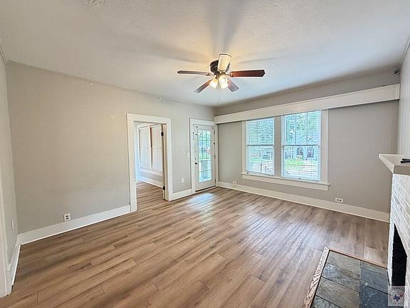 3rd image of 1916 Laurel St