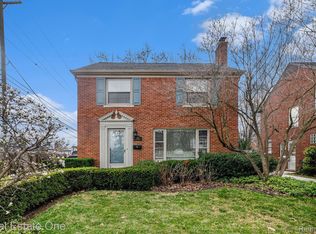 1651 Littlestone Rd, Grosse Pointe Woods, MI 48236