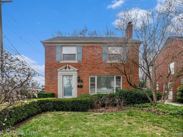 1651 Littlestone Rd, Grosse Pointe Woods, MI 48236