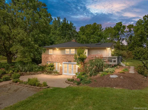 1441 Shevchenko Dr, Ann Arbor, MI 48103