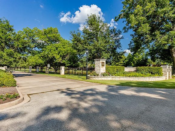 3rd image of 503 Orchard Ln
