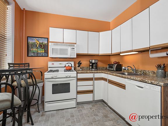 3rd image of 5257 N Winthrop Ave #1