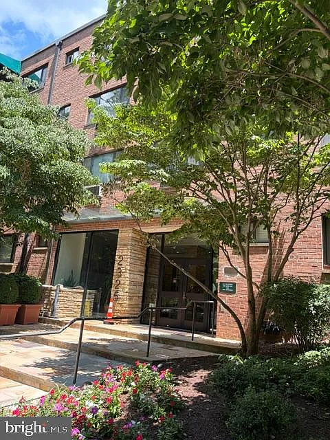 2325 42nd St NW #201