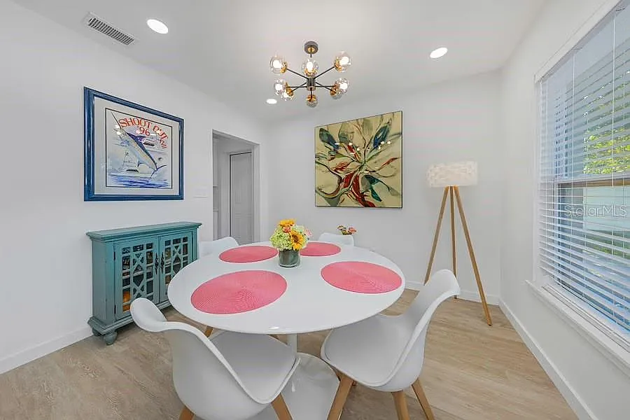 2 bed, 2.0 bath, 1371 sqft, $3,000 — Photo 3