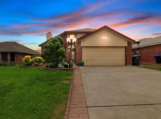 10701 Holly Grove Dr, Fort Worth, TX 76108