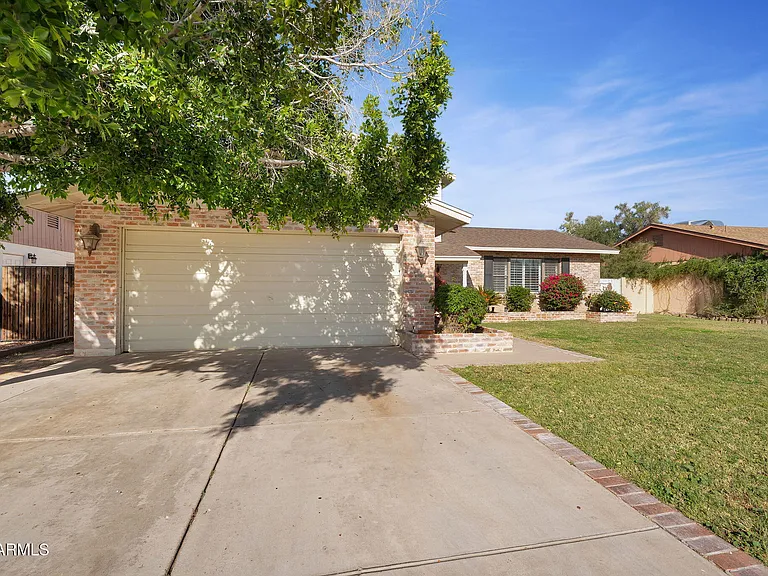 2542 W Nopal Ave — Photo 3