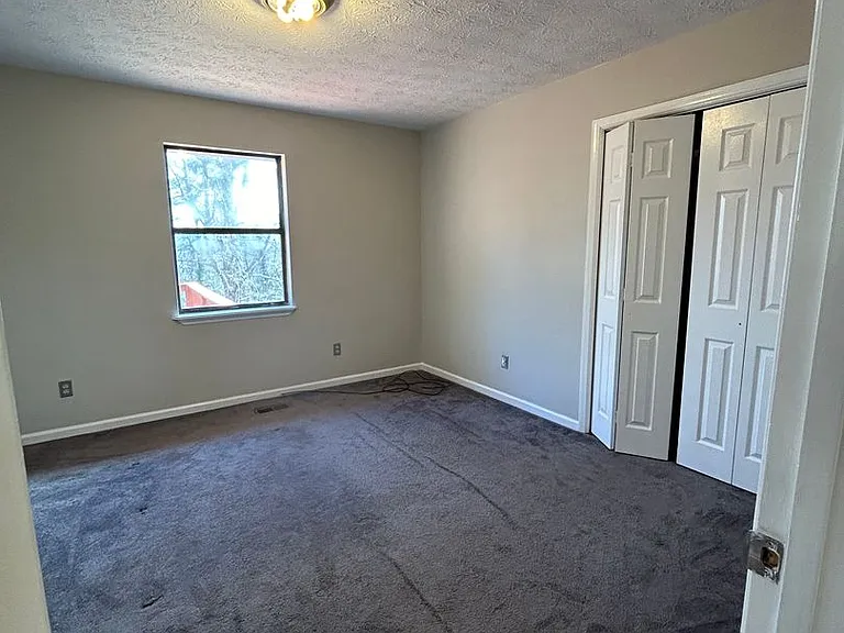 901 Locke Dr — Photo 16