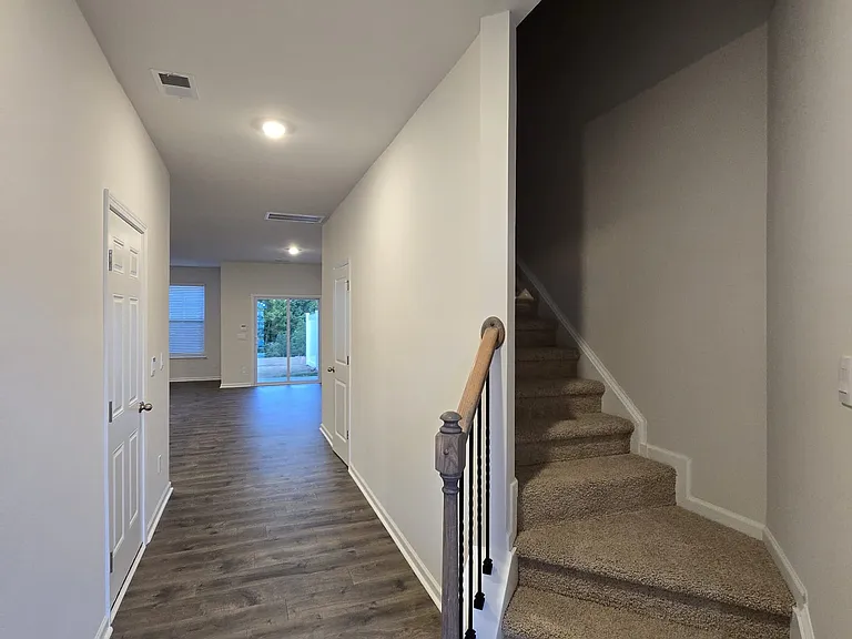 1677 Hallview Ct — Photo 6
