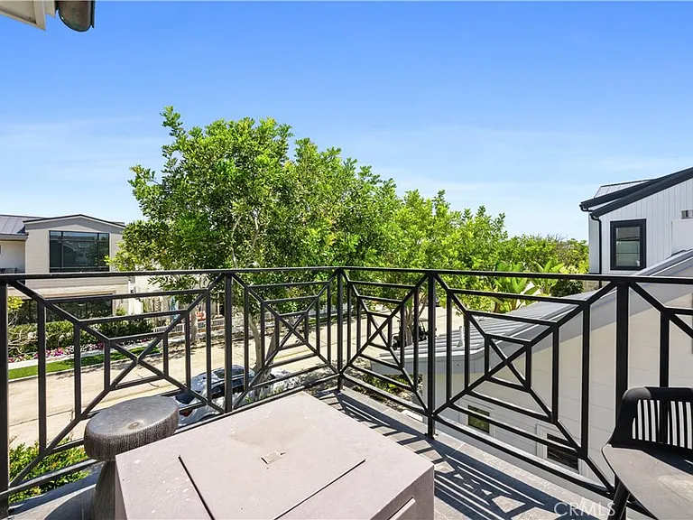 2037 E Ocean Blvd — Photo 18