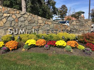 1002 Paradise Rd APT 1M, Swampscott, MA 01907