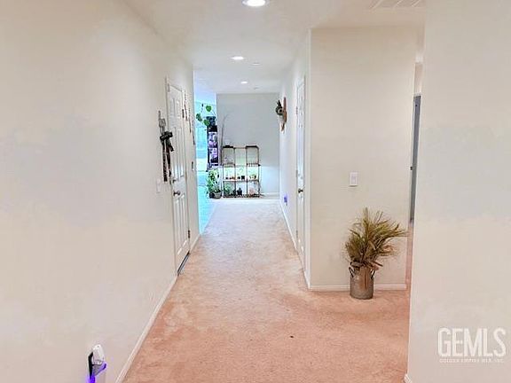 4th image of 415 Welch Ave