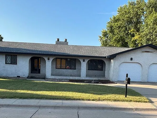 1505 Coventry Ln, Grand Island, NE 68801