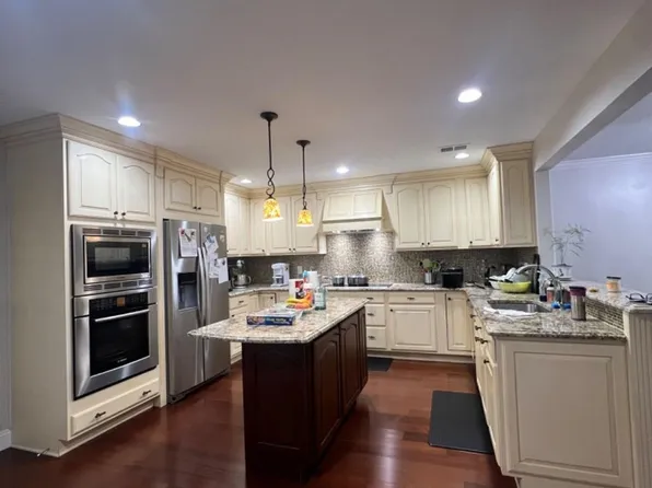 122 Foxwood Drive #122, Jericho, NY 11753