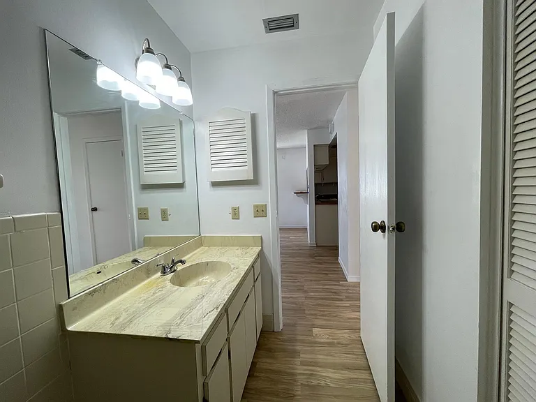 81 Emerald Ct — Photo 10