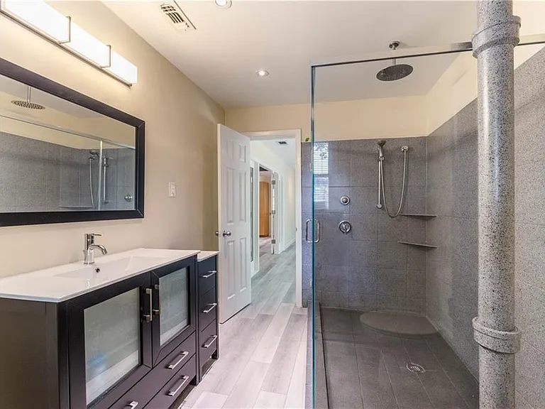 1704 Emilie Ln — Photo 12