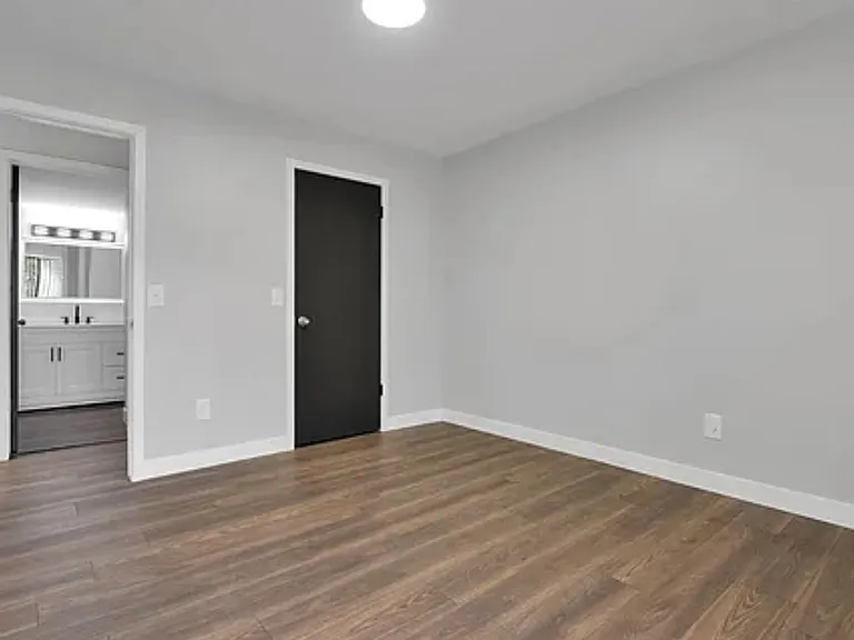 Legacy at Shoreline Apartments — Photo 33