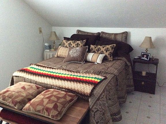 Guest room before renovation