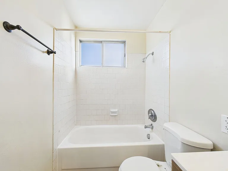 4055 Van Dyke Ave — Photo 21