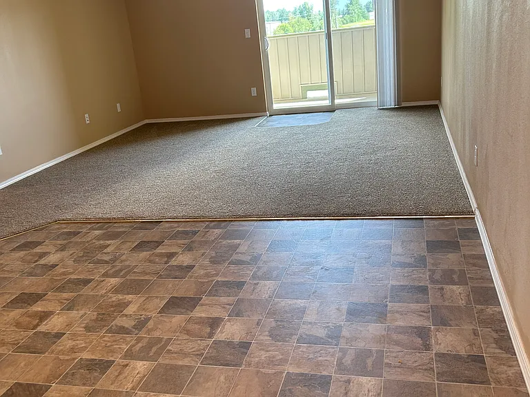 Samuelson Place Apartments — Photo 31