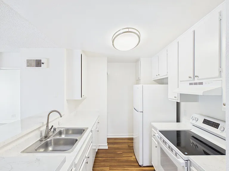 Available Apartment in North Park — Photo 42