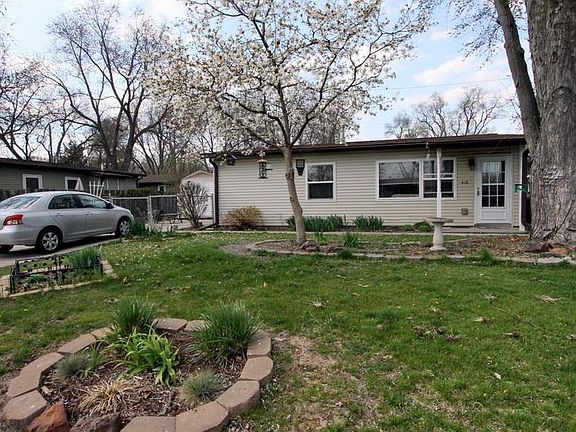 3rd image of 416 Douglass Ct
