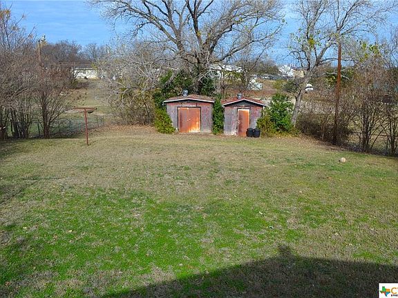 3rd image of 909 Abercrombie Dr