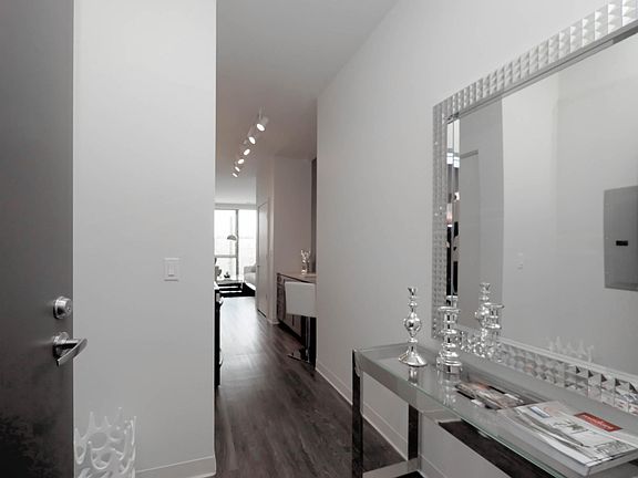 2nd image of 831 N Milwaukee Ave #302