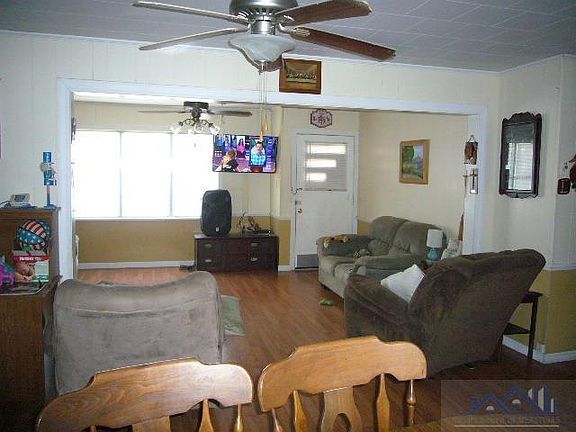 3rd image of 205 Jerry Ann St