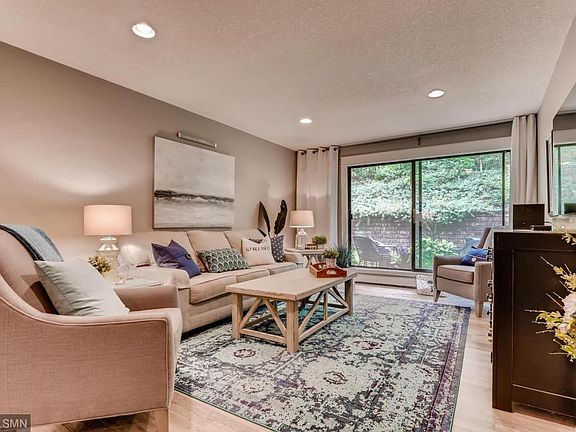 4th image of 215 Barry Ave S APT 106