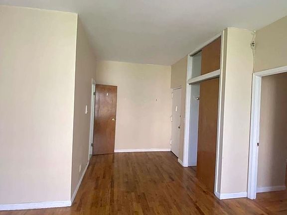 3rd image of 132 Saint Marks Pl APT 6