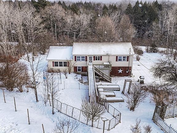 3rd image of 35 Howe Rd