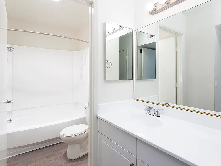 Northridge Gardens Apartments — Photo 5